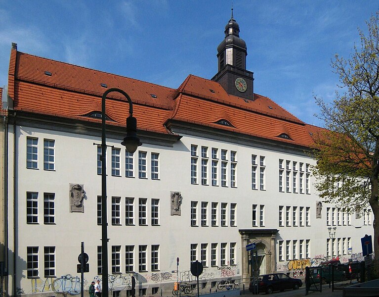 File:Berlin, Mitte, Koppenplatz 12, 1. Gemeindeschule.jpg