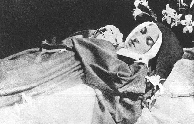 Full-body relic of Bernadette Soubirous. The photograph was taken at the last exhumation (18 April 1925). The saint died 46 years before the photo was