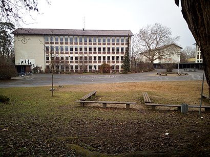 So kommt man zu Bernhard Adelung Schule mit den Öffentlichen - Mehr zum Ort Hier