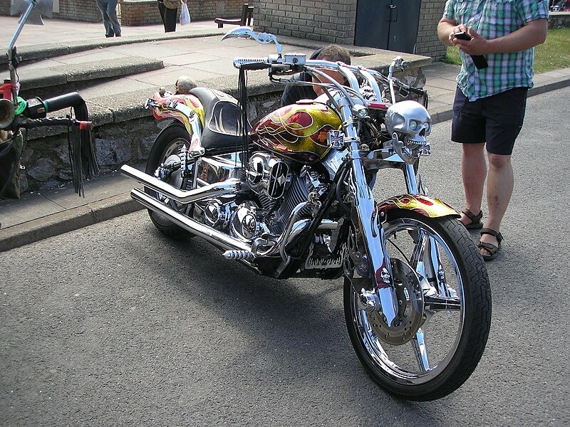 File:Bikes on Teignmouth sea front, 9 June 2013 (15).jpg