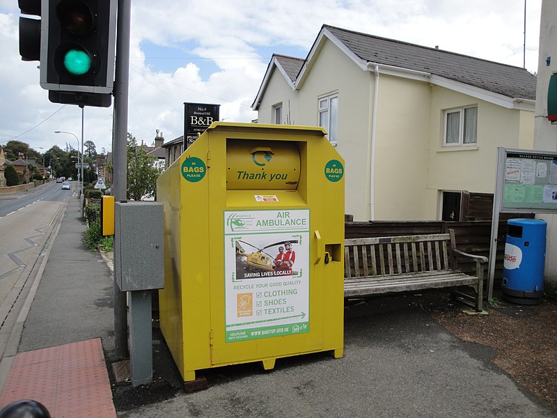 File:Binstead post office recycling point.JPG