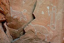 Photographie présentant des pétroglyphes animaliers et humain dans le Craven Canyon.