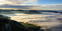 Blassenstein Erlauftal mit Nebel 02 Panorama.JPG