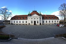 Blick auf den Haupteingang des Schiller-Nationalmuseums (Quelle: Wikimedia)