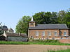 De kerk van St. Martin in Harlue (M) en de groep gevormd door de kerk, de pastorie, het kasteel, de laan van bomen die van de brug over de kreek "De Mark" aan de ingang van de kerk en het kasteel en het omringende land