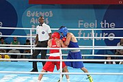 Deutsch: Boxen bei den Olympischen Jugendspielen 2018 Tag 12, 18. Oktober 2018 - Finale im Leichten Weltergewicht Jungen – Ilia Popov (Russland, rot) schlägt Talgat Shaiken (Kasachstan, blau) 4-1; Ringrichter ist James Beckles (Trinidad und Tobago). English: Boxing at the 2018 Summer Youth Olympics on 18 October 2018 – Final Light Welterweight Boys Bout - Ilia Popov (Rusia, rojo) supera a Talgat Shaiken (Kazajstán, azul) 4-1; Referee is James Beckles (Trinidad and Tobago). Español: Boxeo en los Juegos Olímpicos Juveniles de Verano de 2018 en 18 de octubre de 2018 - Chicos de peso welter ligero final: Ilia Popov (Uzbekistán, roja) le gana a Talgat Shaiken (Egipto, azul) 4-1; El árbitro es James Beckles (Trinidad y Tobago).