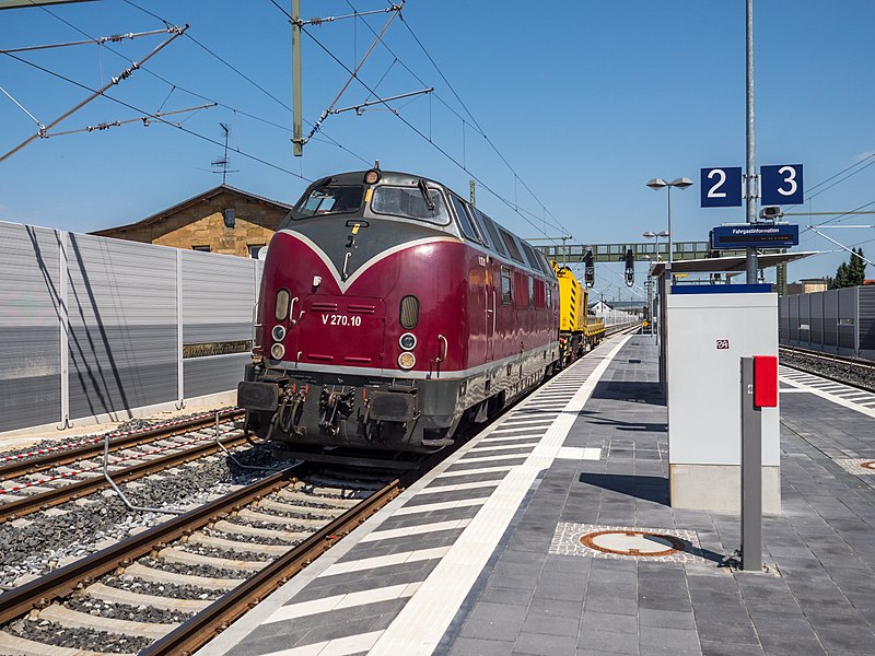 File:Breitengüßbach Bahnhof V 270.10 0831.jpg