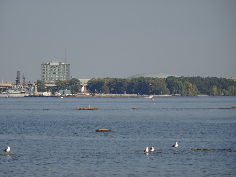 File:Buffalo, from Fort Erie, 2016 10 06 -ah (30083522251).jpg