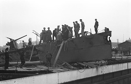 Tập_tin:Bundesarchiv_Bild_101II-MW-3724-16,_St._Nazaire,_Zerstörer_"HMS_Campbeltown".jpg