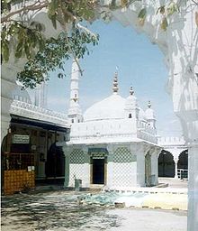 Tomb of Sayyid Burhan-ud-din, Khuldabad Burahanuddin Dargah.jpg