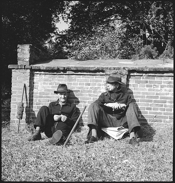 File:CH-NB - USA, Charleston-SC- Friedhof - Annemarie Schwarzenbach - SLA-Schwarzenbach-A-5-11-089.jpg