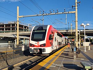 カルトレインの車両。ミルブレー(Millbrae) 駅にて