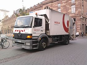 Camion poubelle Véolia Propreté Strasbourg.jpg