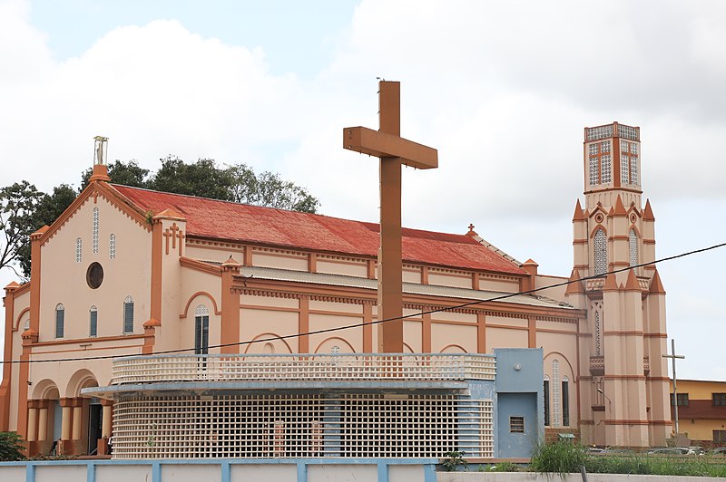 File:Cathédrale "Notre Dame" de Loudres de Porto-Novo au Bénin.jpg