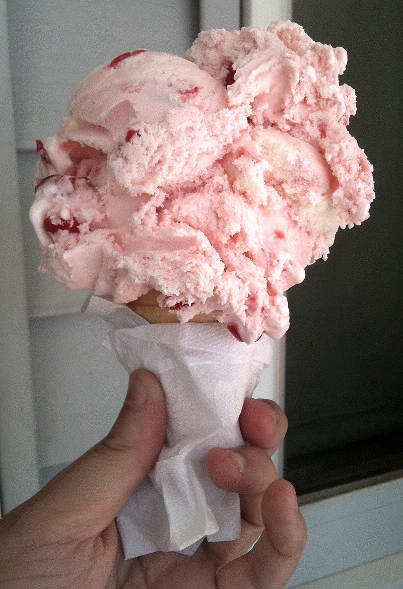 https://upload.wikimedia.org/wikipedia/commons/thumb/2/25/Cherry_ice_cream_cone.jpg/800px-Cherry_ice_cream_cone.jpg