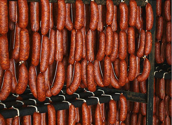 Curing chorizos