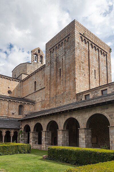 File:Claustro da Catedral de La Seu d'Urgell-2.jpg
