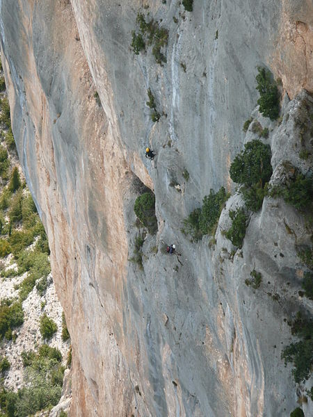 File:Climbing in the Verdon Gorge.jpg