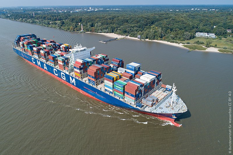 File:Containerschiff im Elbeästuar vor Wittenbergen (48985427808).jpg