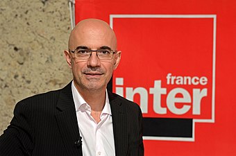 Nicolas Stoufflet, animateur du Jeu des 1000 euros sur France Inter, après l'enregistrement d'une émission à Couture-sur-Loir.