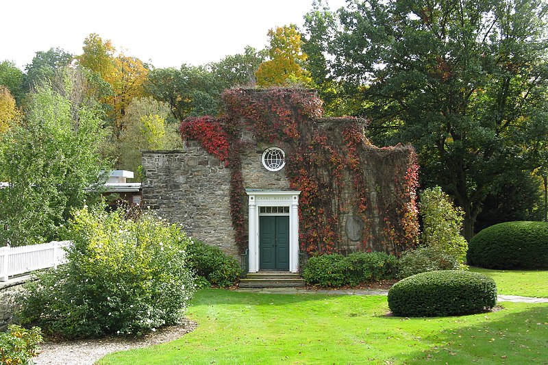 File:Crane Museum, Dalton MA.jpg