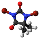 Bola-dan-stick model DBDMH molekul