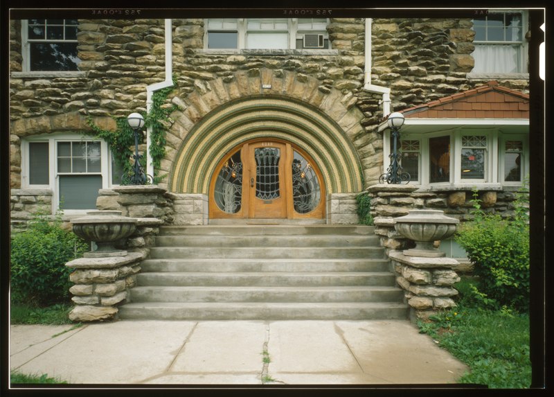 File:DETAIL OF FRONT ENTRANCE - Mineral Hall, 4340 Oak Street, Kansas City, Jackson County, MO.tif