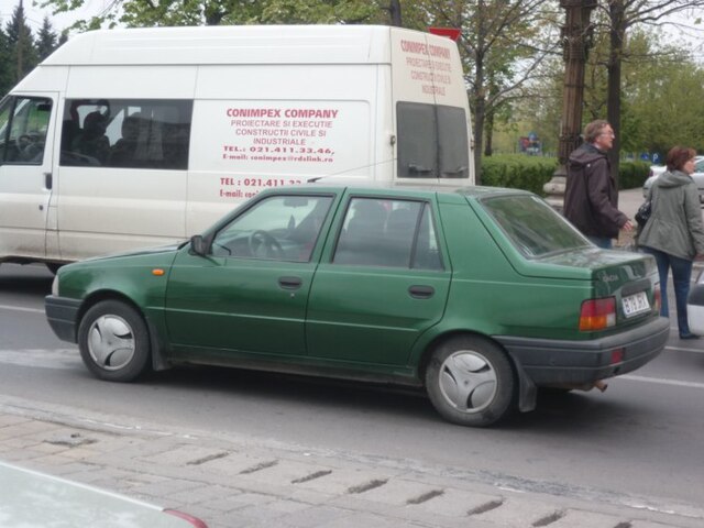 File:Dacia SupeRNova à Nice (4).jpg - Wikimedia Commons