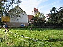 The way into Dagobertshausen, "fortress church" in the background Dagobertshausen, Malsfeld.jpg