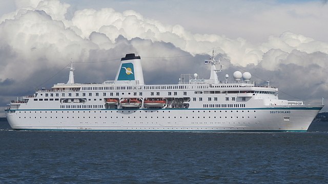 Image: Deutschland in Tallinn Bay Tallinn 4 August 2017 (cropped)