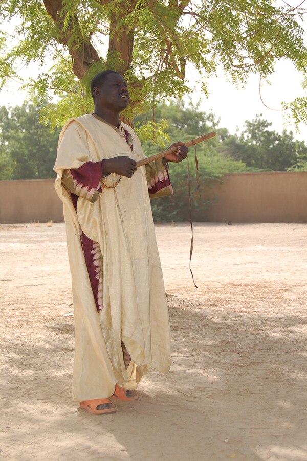 A Hausa Griot performs at Diffa, Niger, playing a komsa (Xalam).