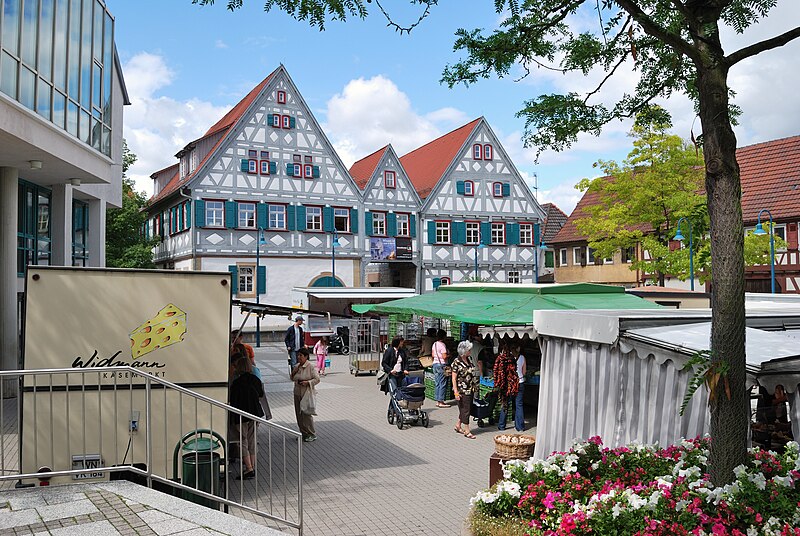 File:Ditzingen Wochenmarkt Am Laien.jpg