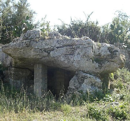 Tập tin:Dolmen di Avola.JPG