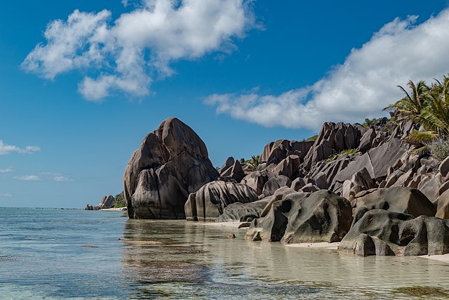 640px-Dream_setting_Seychelles_(38720666955).jpg (640×427)