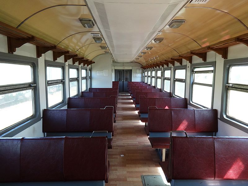 File:ER9M-585-02 interior.jpg