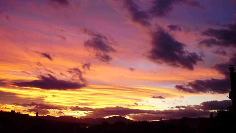 File:El cel de Novembre 2013 (ciutat de Girona) - panoramio.jpg