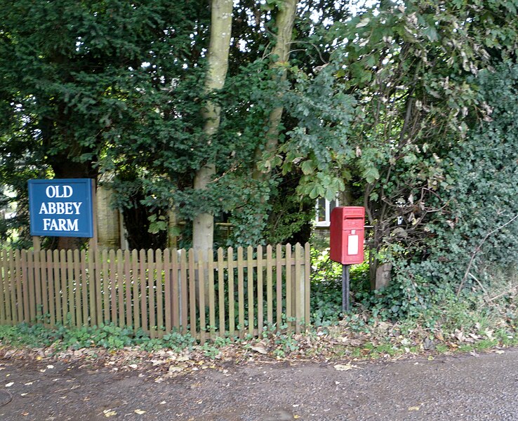 File:Elizabeth II postbox on Abbey Road - geograph.org.uk - 5158362.jpg