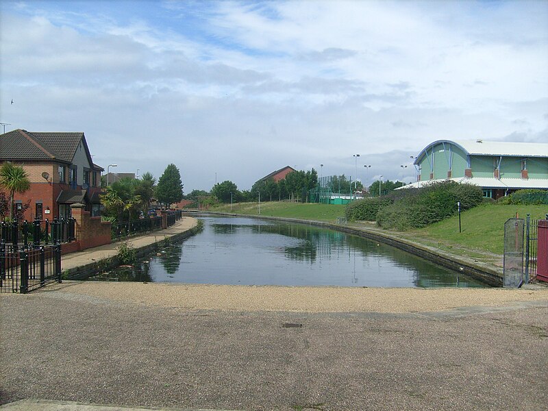 File:End of Leeds and Liverpool Canal July 27 2010.jpg