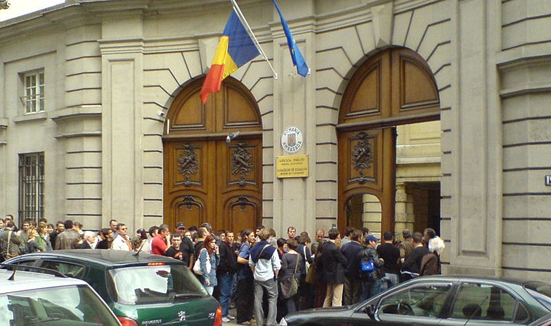 File:Entree ambasade roumanie referendum 2007.jpg