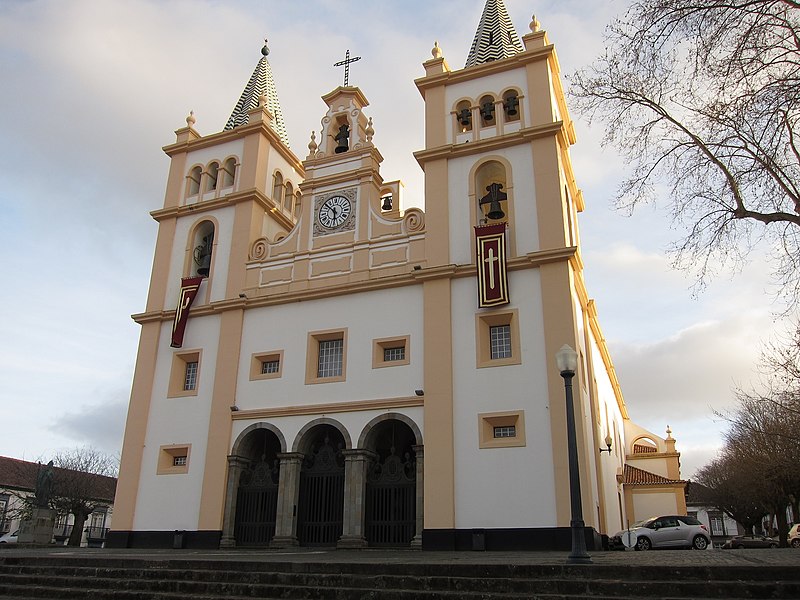 File:Fachada da Sé de Angra do Heroísmo.jpg