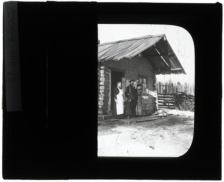 File:Family in front of a typical settler's house of Western Canada (S2004-888 LS).jpg