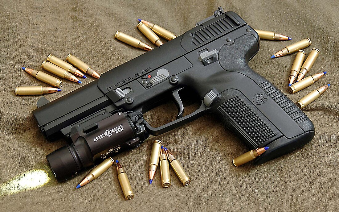 Pistolet FN Five-seveN