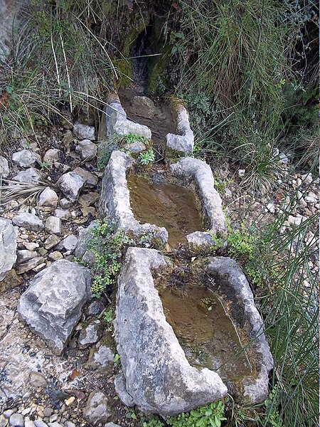 File:Font de Reinós al Barranc de l'Infern a la Vall de Laguar 04.jpg