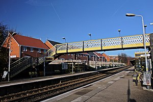 Footbridge, Walton railway station (geograph 3786926).jpg