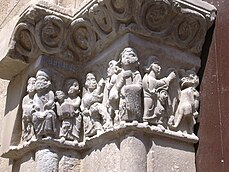 Fraga - Capitel de la portada de la iglesia de san Pedro.JPG