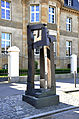 Skulptur vor dem Museum