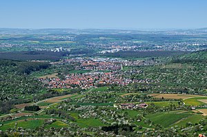 in the foreground Lisenhofen, behind it Frickenhausen