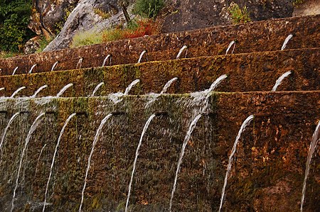 Fuente de los cien caños.jpg