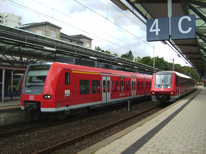 File:Gäubahn RE Rottweil 425 611.jpg