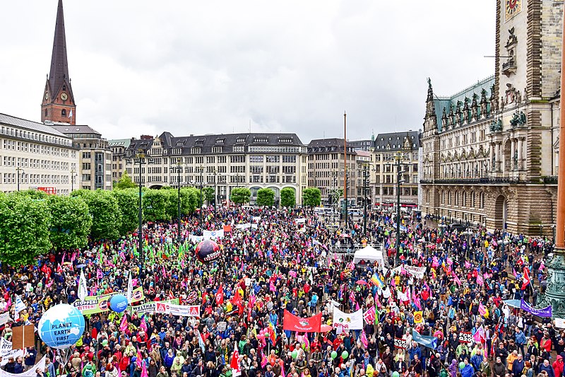 File:G20-Protestwelle Hamburg Rathausplatz 05.jpg